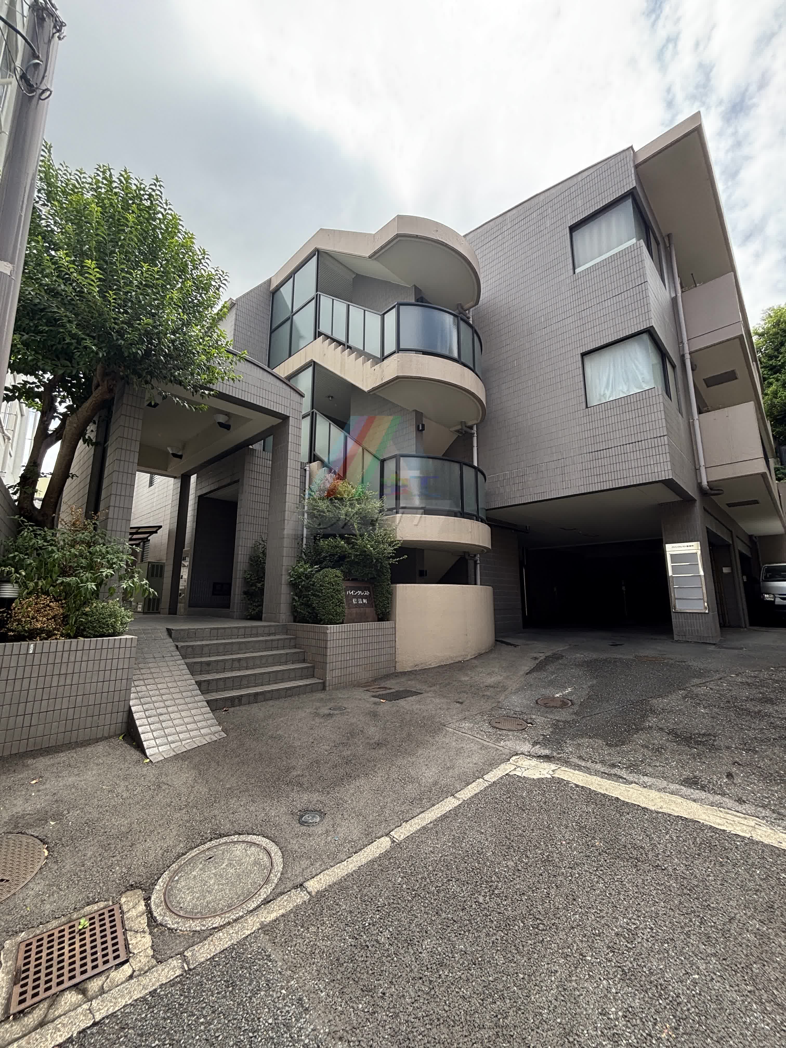 パインクレスト信濃町2階